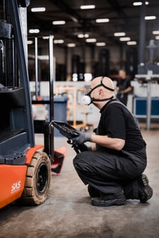 service-technician-at-work-3 (1)